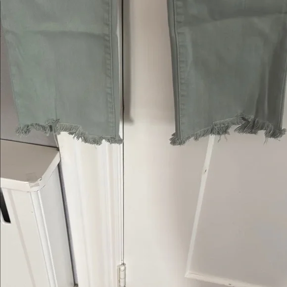 Sage Ankle Cropped Jeans with Frayed Hem NWOT - Picture 2 of 4